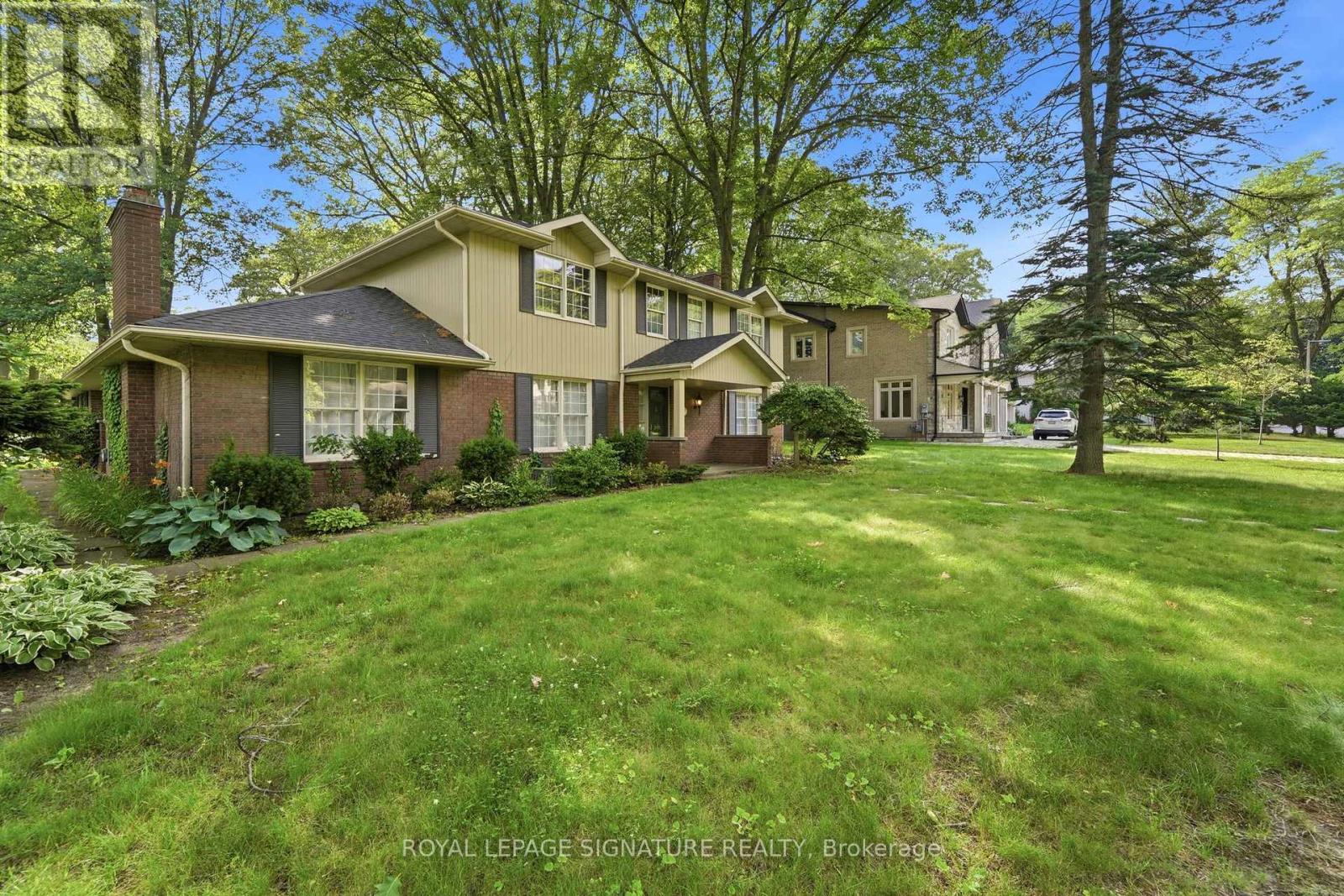 312 Dalewood Drive, Oakville, Ontario  L6J 4P5 - Photo 2 - W13519378