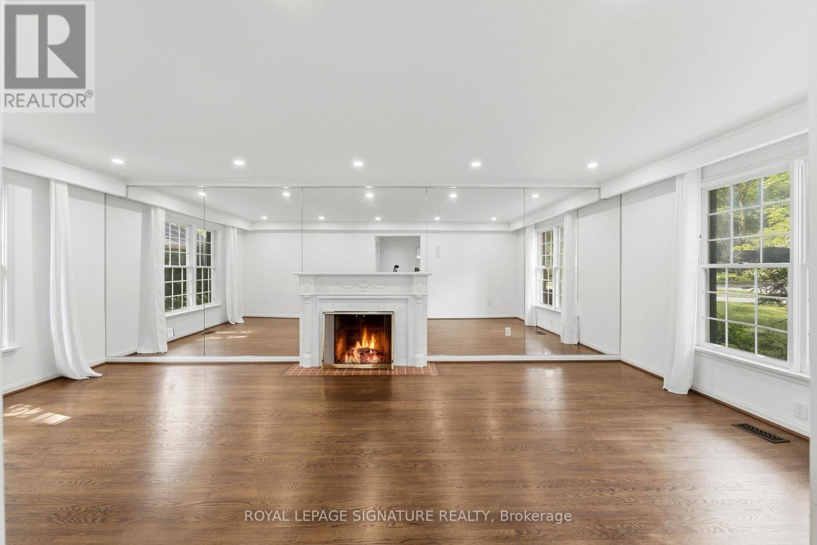 312 Dalewood Drive, Oakville, Ontario  L6J 4P5 - Photo 4 - W13519378