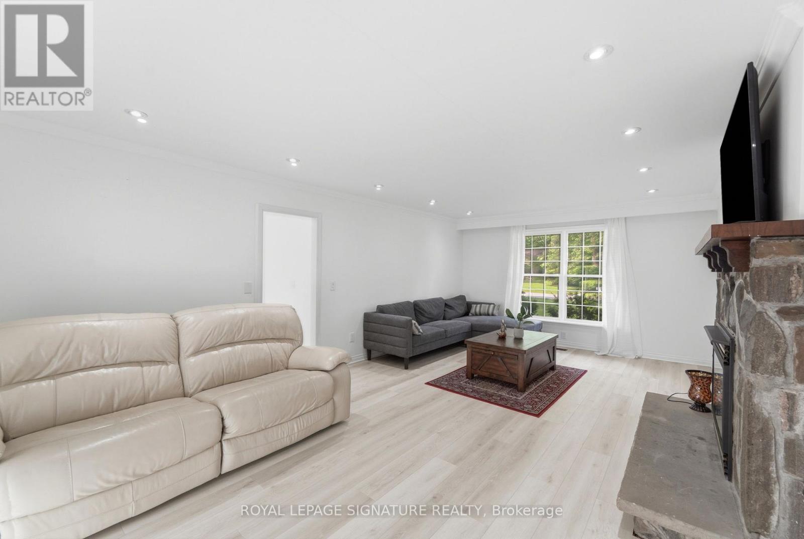 312 Dalewood Drive, Oakville, Ontario  L6J 4P5 - Photo 6 - W13519378