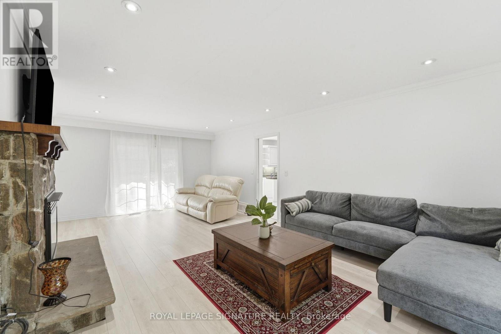 312 Dalewood Drive, Oakville, Ontario  L6J 4P5 - Photo 7 - W13519378