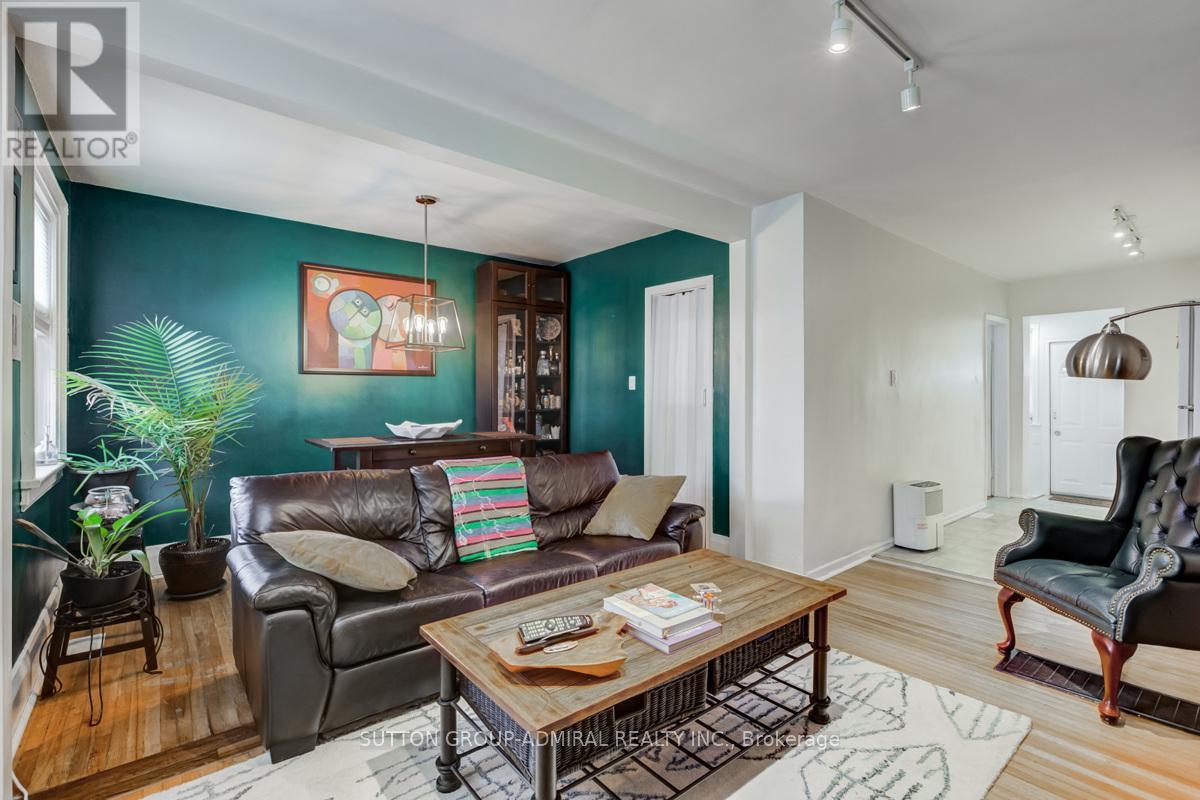 53 Pritchard Avenue, Toronto, Ontario  M6N 1T5 - Photo 4 - W13519418