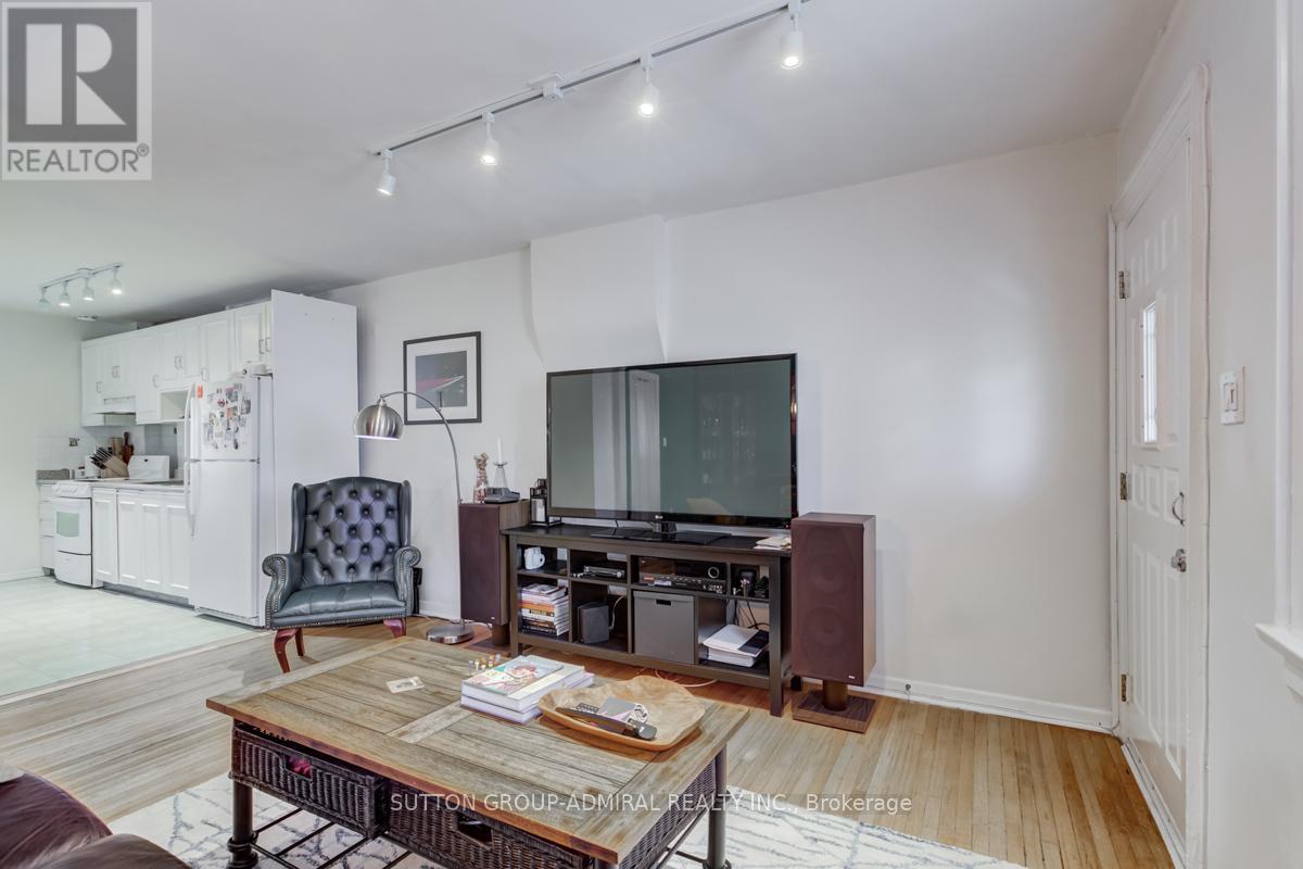53 Pritchard Avenue, Toronto, Ontario  M6N 1T5 - Photo 7 - W13519418