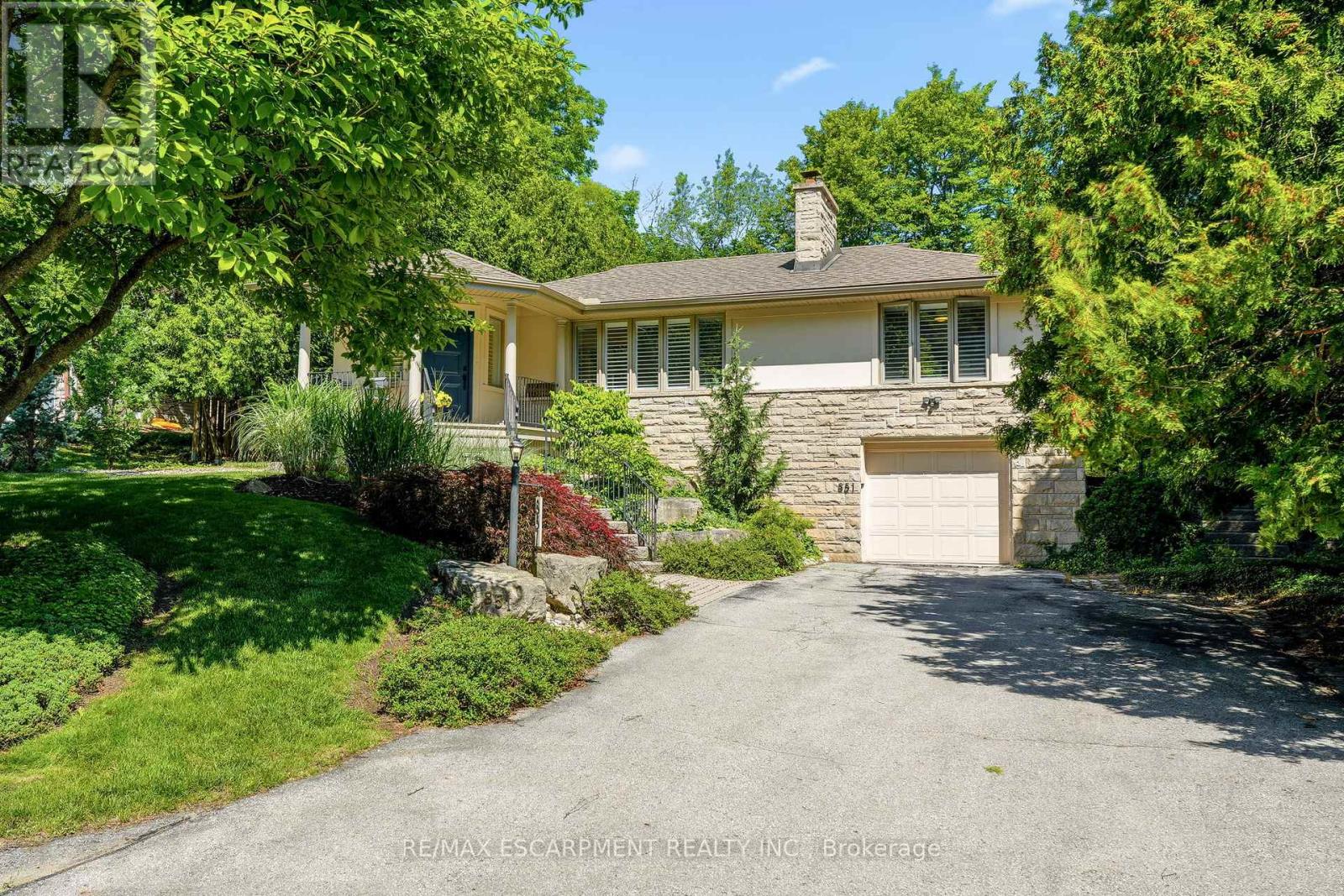 851 Mewburn Road, Hamilton, Ontario  L9G 3E4 - Photo 2 - X13519218