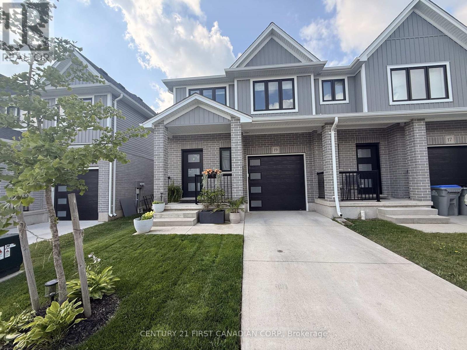 19 - 17 Nicholson Street, Lucan Biddulph, Ontario  N0M 2J0 - Photo 2 - X13507926