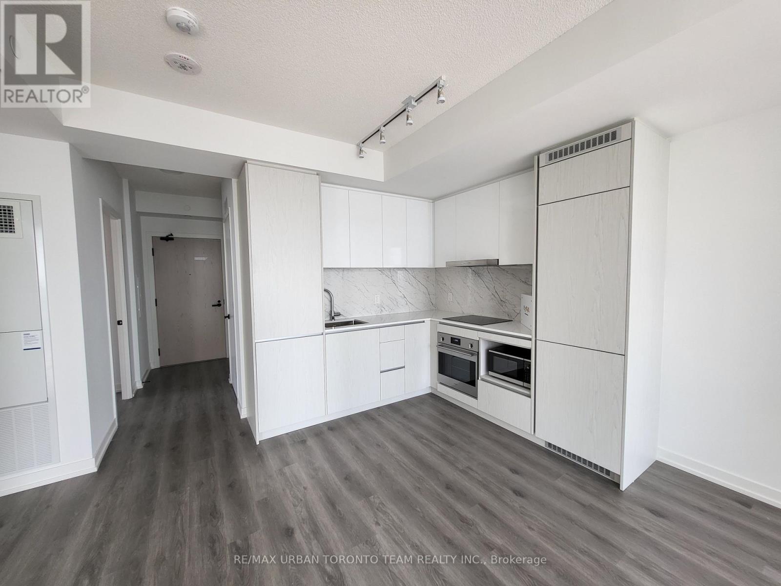 1603 - 28 Interchange Way, Vaughan, Ontario  L4K 0P8 - Photo 2 - N13519492