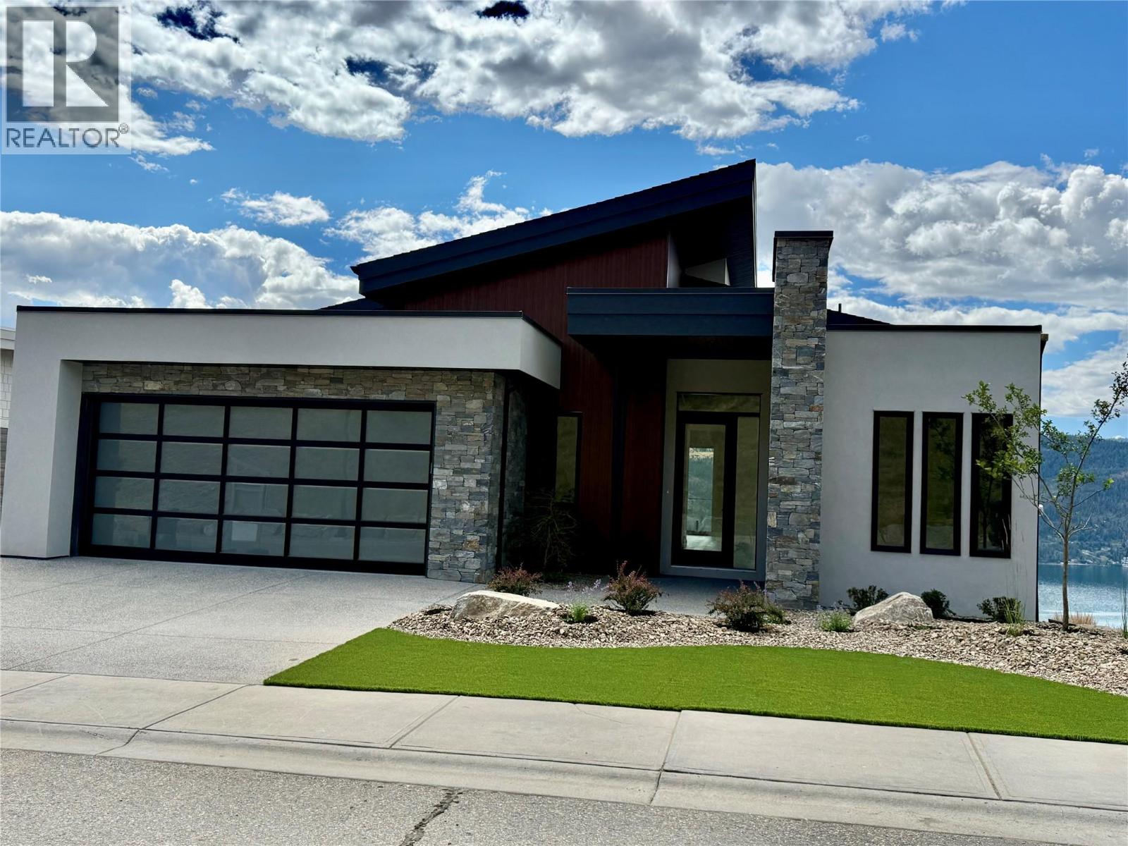 8828 Oxford Road, Vernon, British Columbia