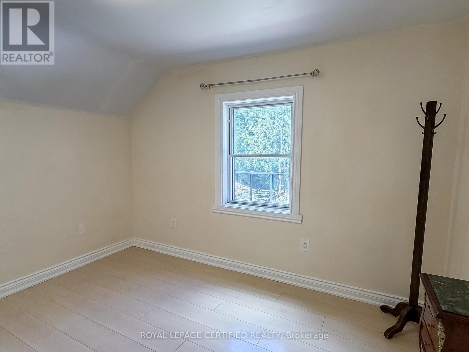 Upper - 148 Belgravia Avenue, Toronto, Ontario  M6E 2M7 - Photo 10 - W13243388
