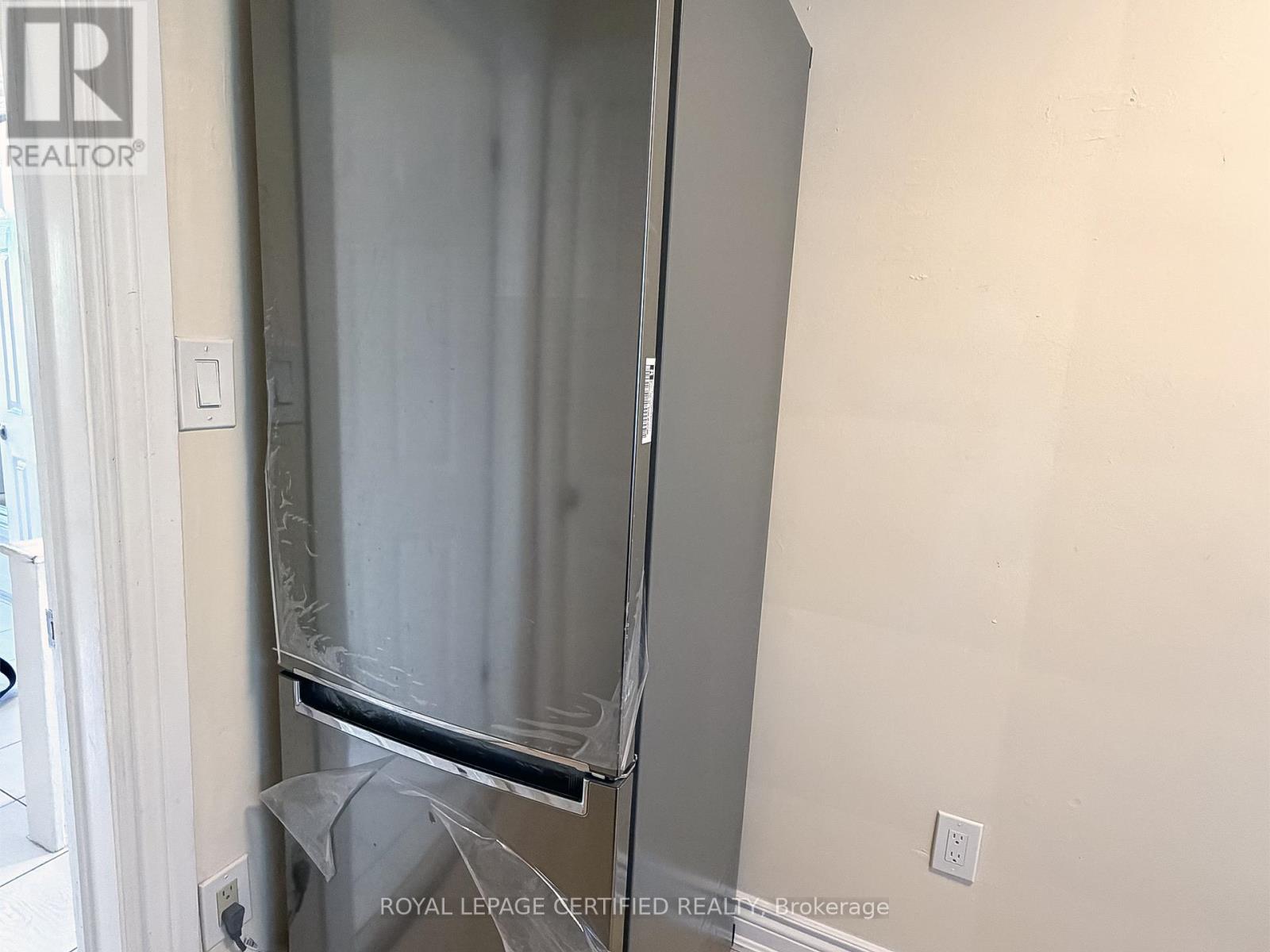 Upper - 148 Belgravia Avenue, Toronto, Ontario  M6E 2M7 - Photo 11 - W13243388