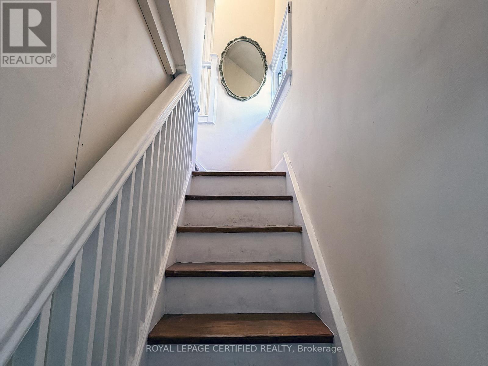 Upper - 148 Belgravia Avenue, Toronto, Ontario  M6E 2M7 - Photo 2 - W13243388