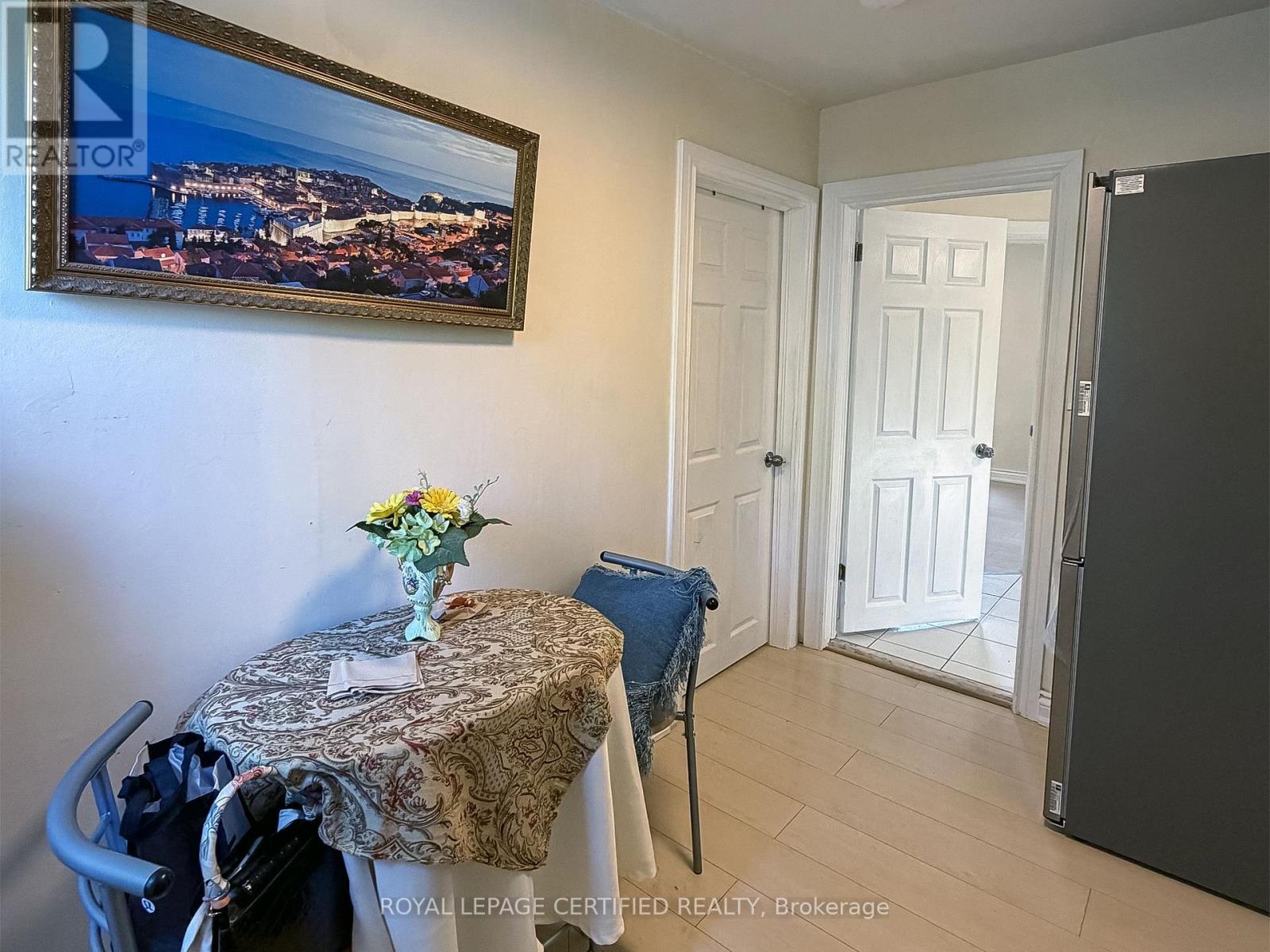 Upper - 148 Belgravia Avenue, Toronto, Ontario  M6E 2M7 - Photo 14 - W13243388