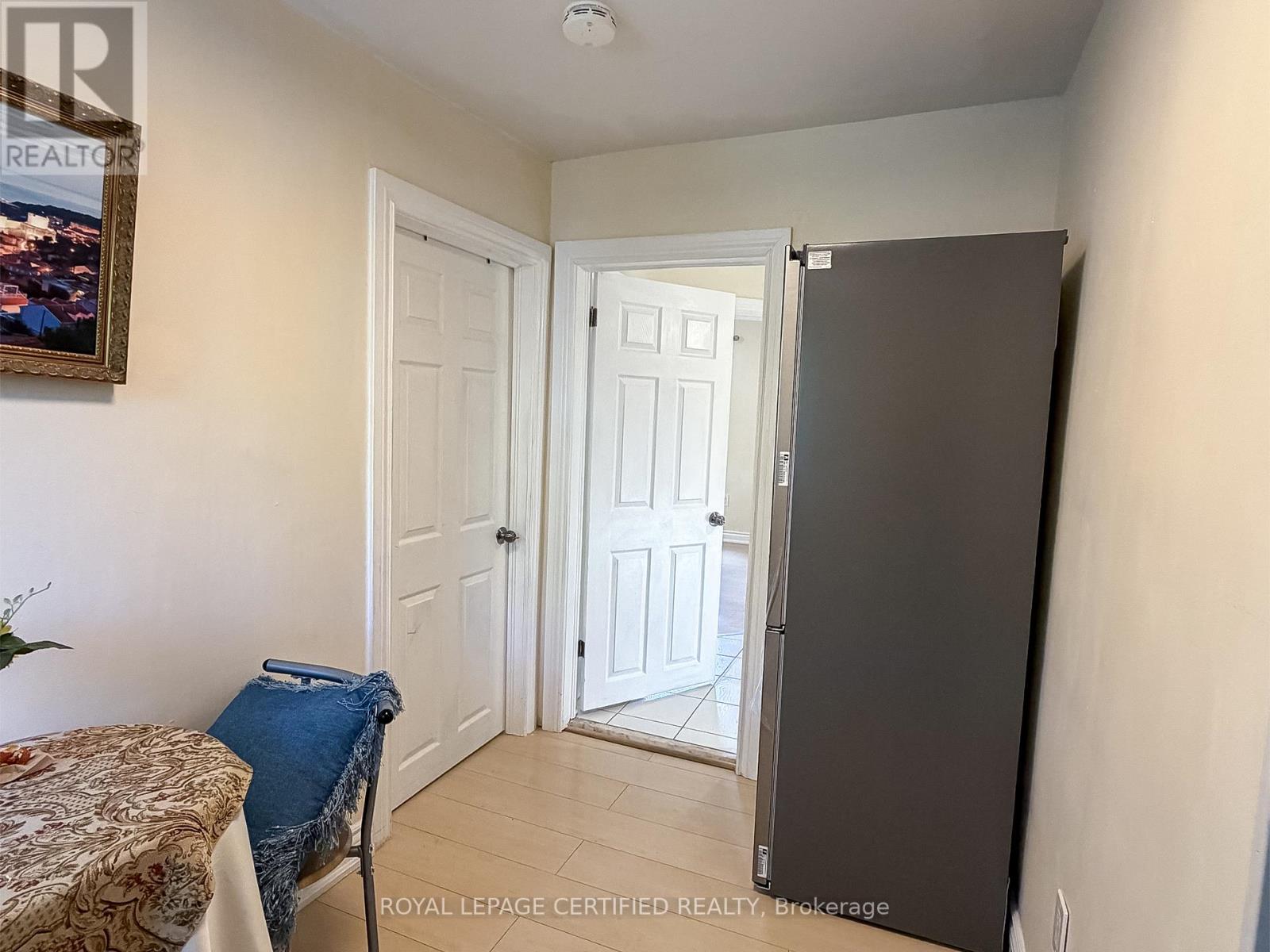 Upper - 148 Belgravia Avenue, Toronto, Ontario  M6E 2M7 - Photo 15 - W13243388