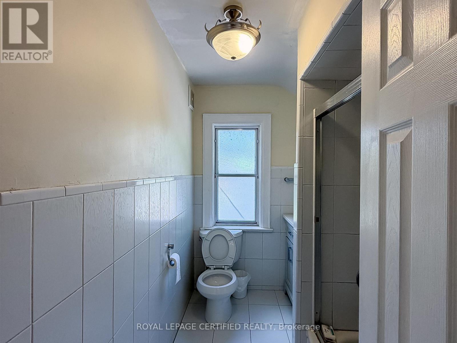 Upper - 148 Belgravia Avenue, Toronto, Ontario  M6E 2M7 - Photo 5 - W13243388