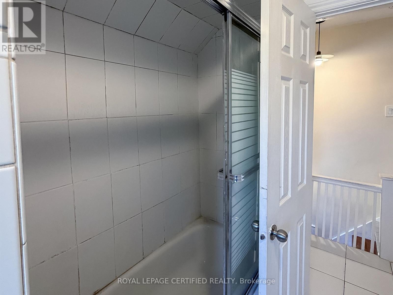 Upper - 148 Belgravia Avenue, Toronto, Ontario  M6E 2M7 - Photo 7 - W13243388
