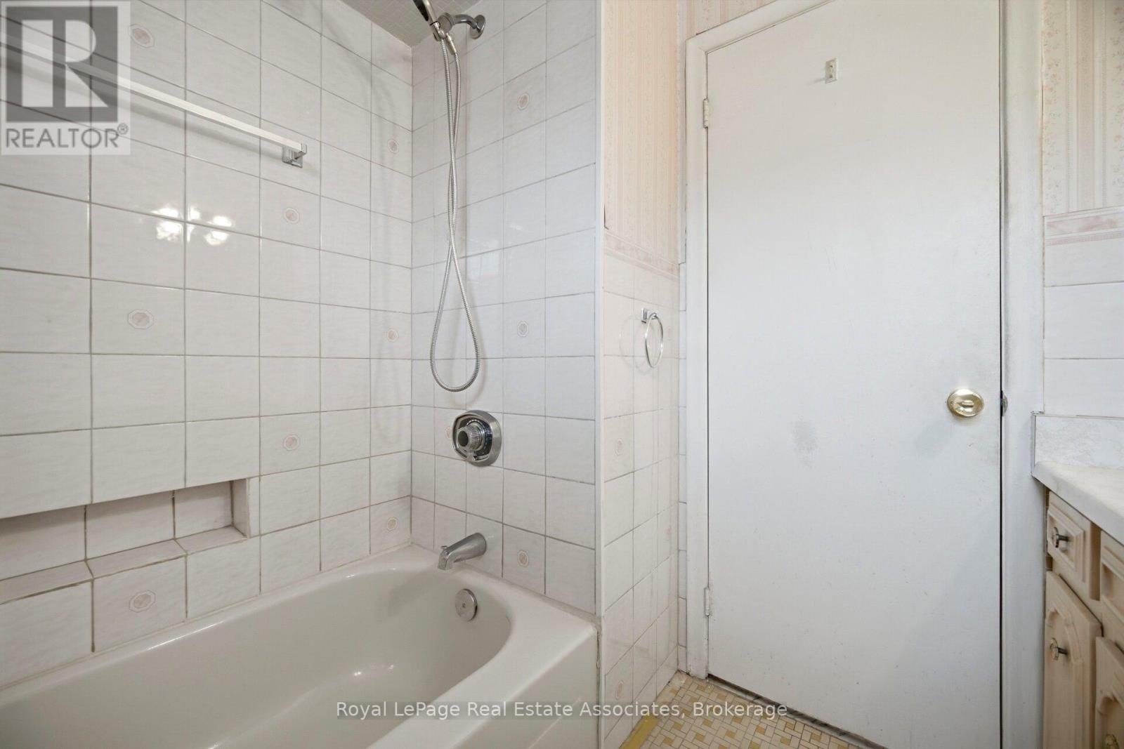 193 Kingsview Boulevard, Toronto, Ontario  M9R 1V7 - Photo 37 - W13519436
