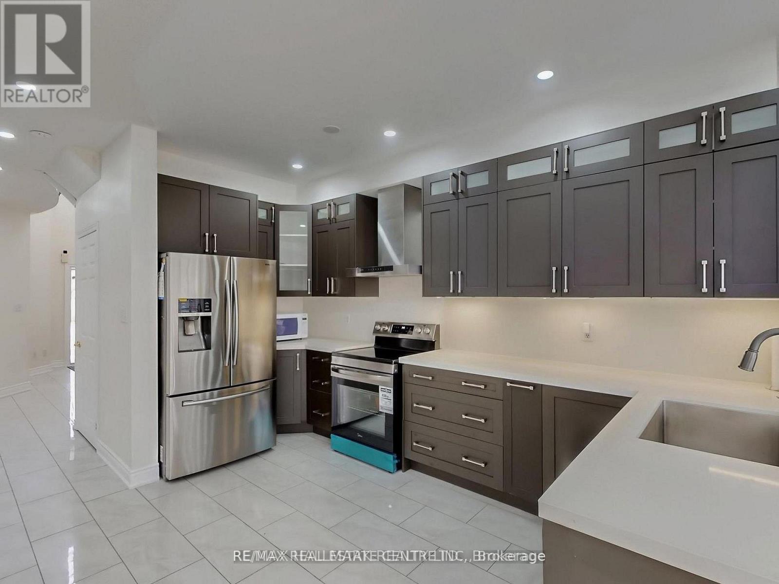 671 Deckhouse Court, Mississauga, Ontario  L5W 1P9 - Photo 8 - W13519440