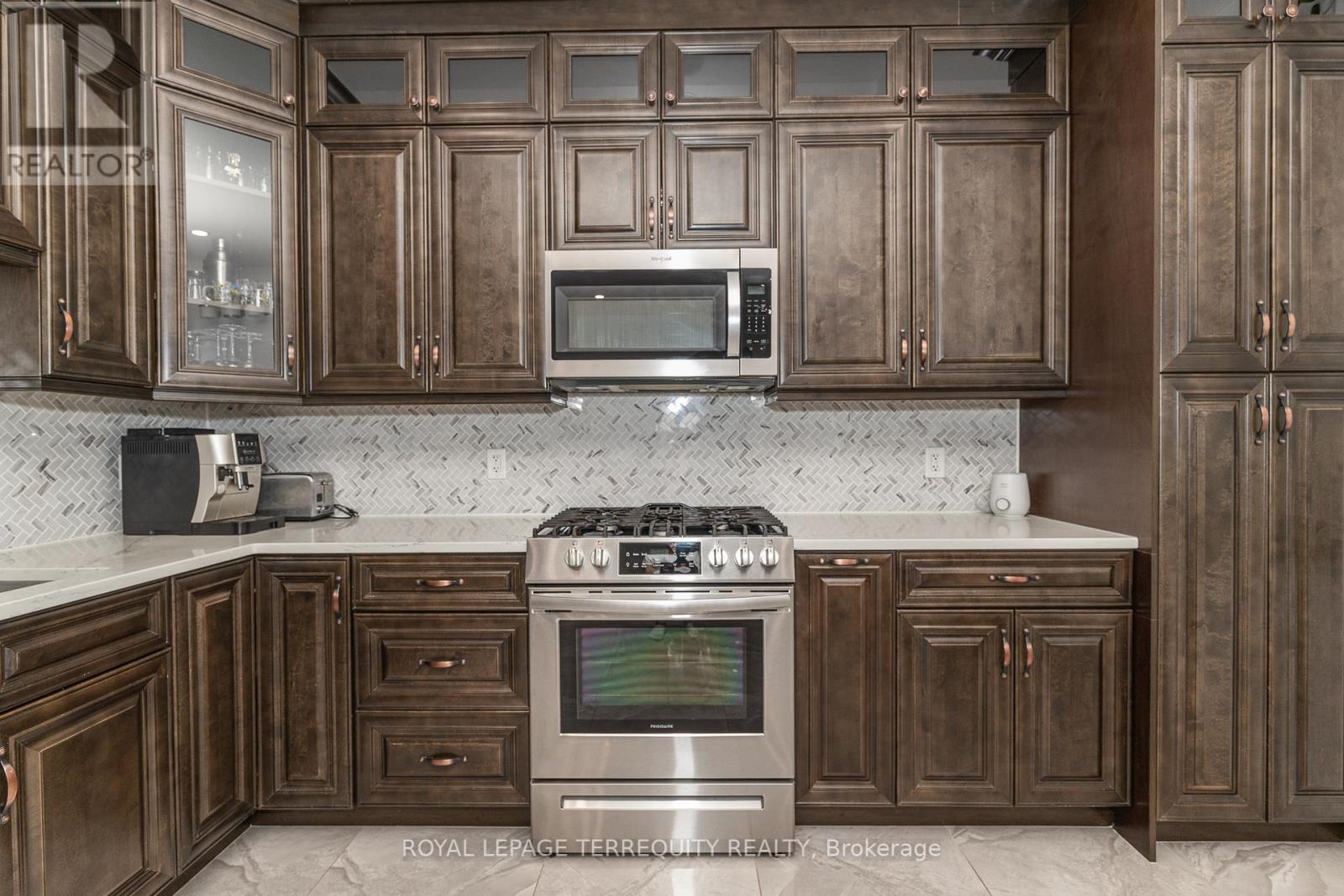 3 Gair Drive, Toronto, Ontario  M8W 4P2 - Photo 14 - W13519450