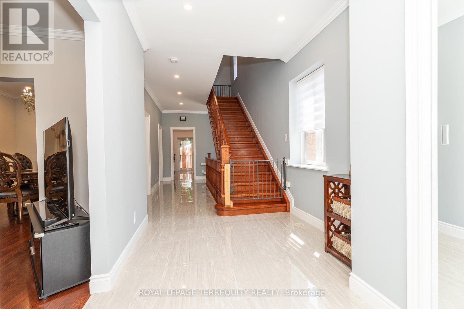 3 Gair Drive, Toronto, Ontario  M8W 4P2 - Photo 5 - W13519450