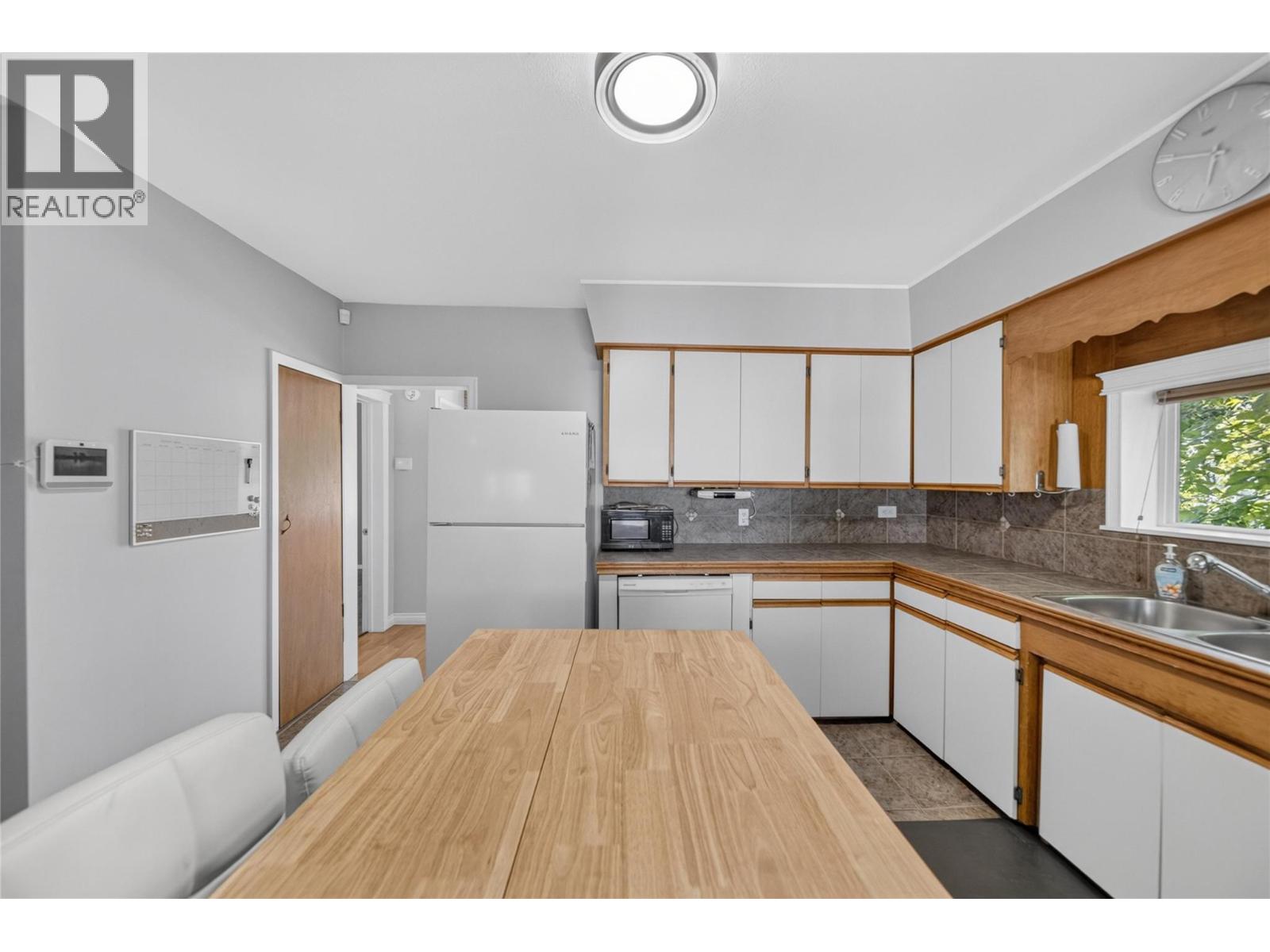 320 2nd Avenue S, Cranbrook, British Columbia V1C 2B1 - Photo 5 - 10393312