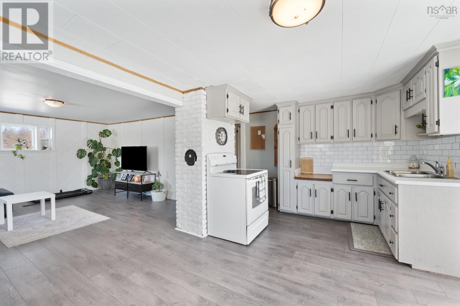 90 Oak Park Road, East Pubnico, Nova Scotia  B0W 2A0 - Photo 13 - 202616453
