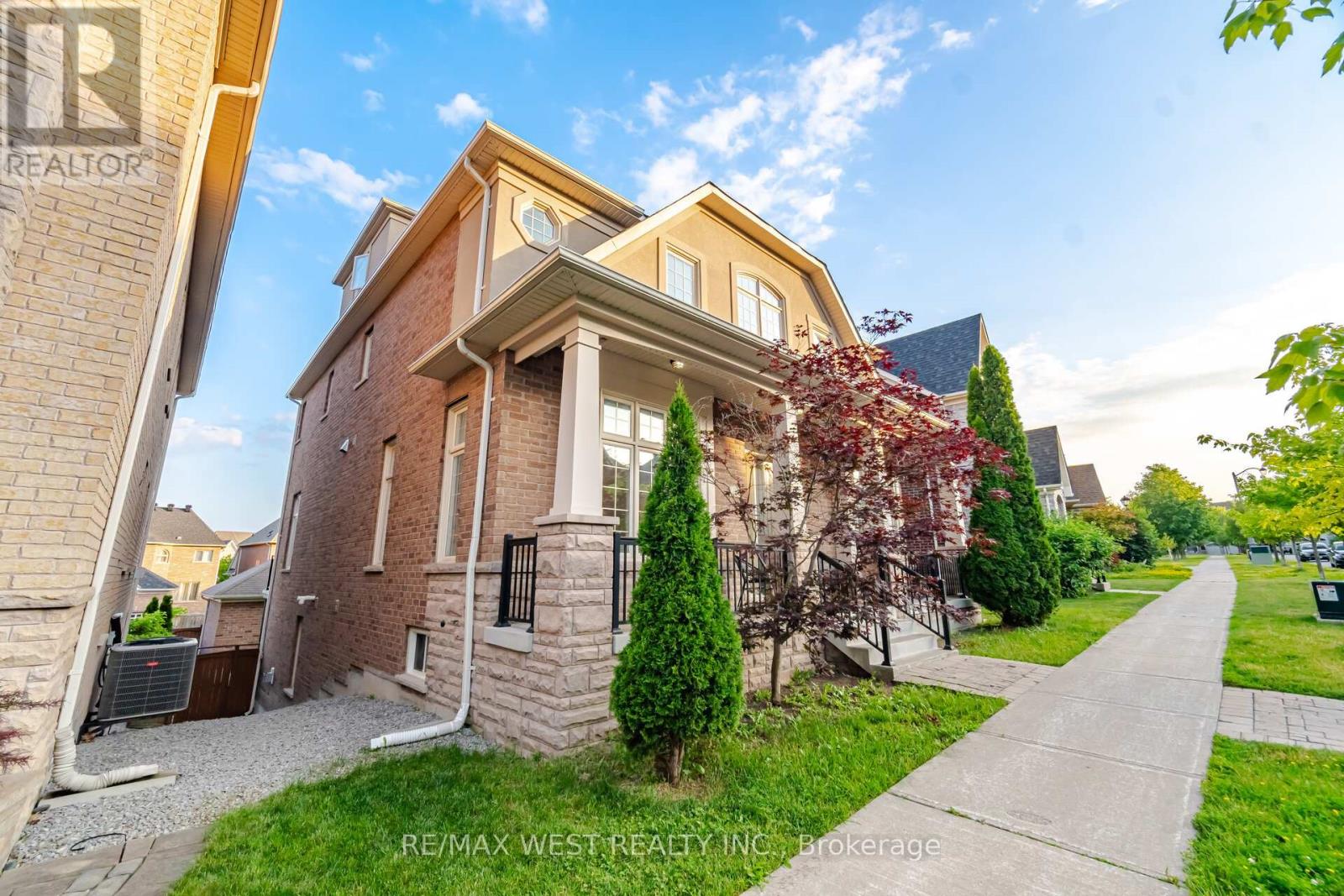 92 Glengordon Crescent, Markham, Ontario  L6C 0K1 - Photo 5 - N13519788