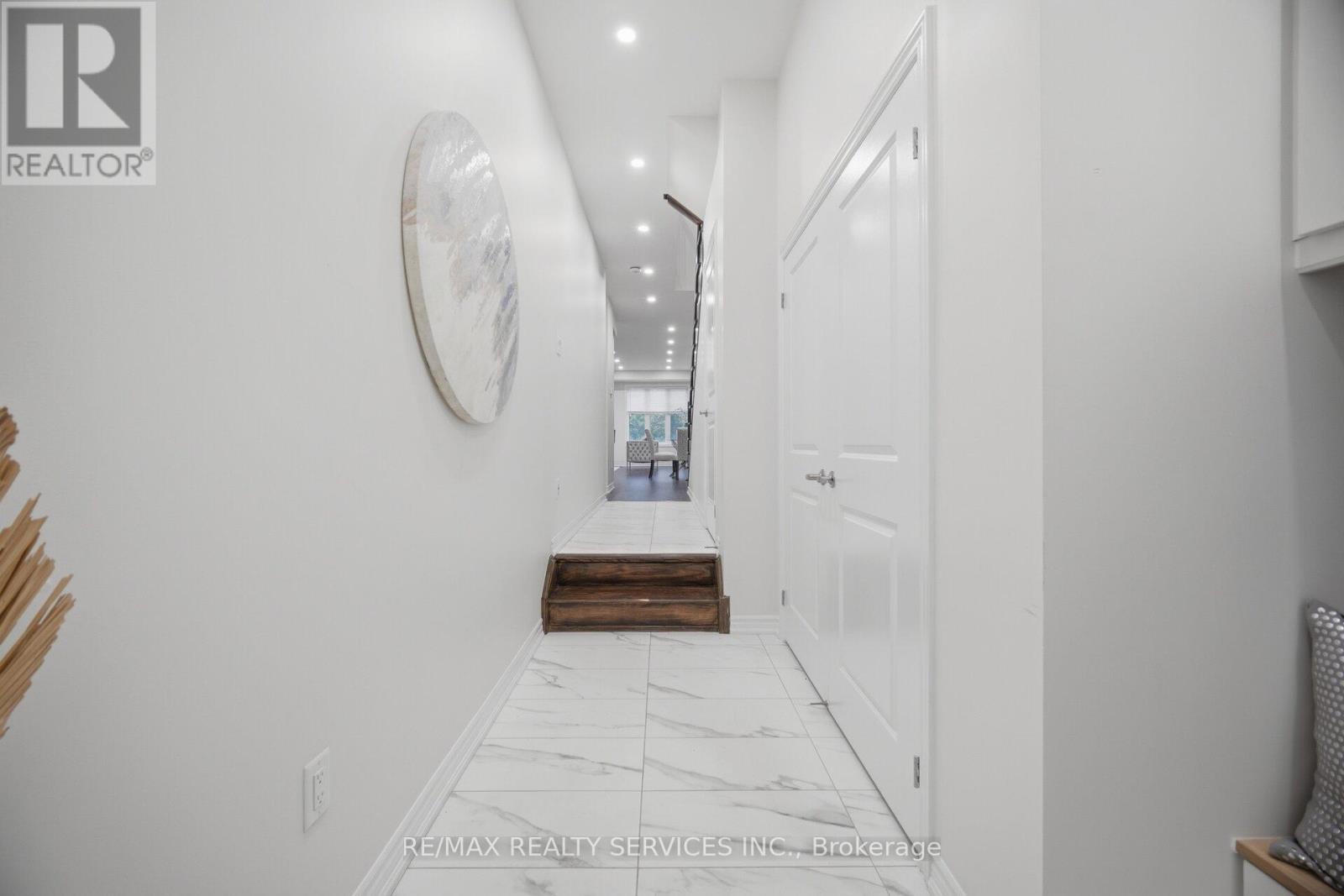 1426 Oakmont Common, Burlington, Ontario  L7P 0V8 - Photo 5 - W13519822