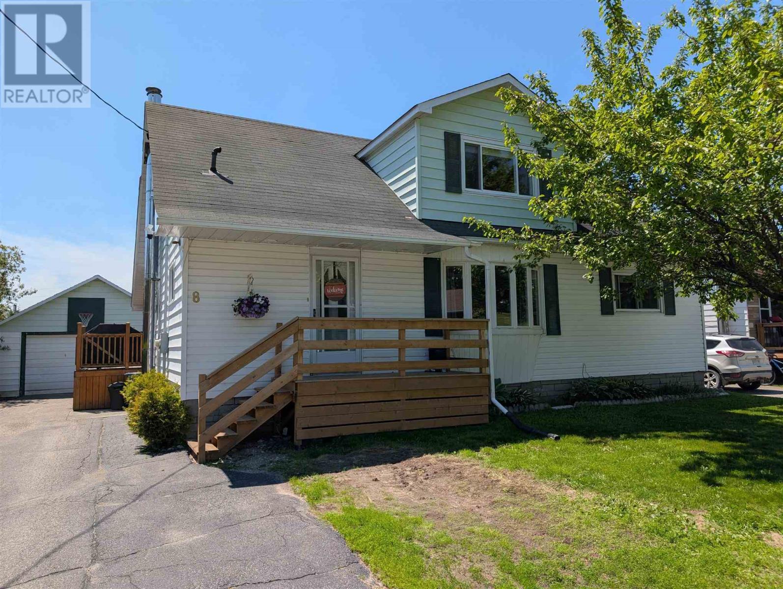 8 George St, Wawa, Ontario  P0S 1K0 - Photo 2 - SM261648
