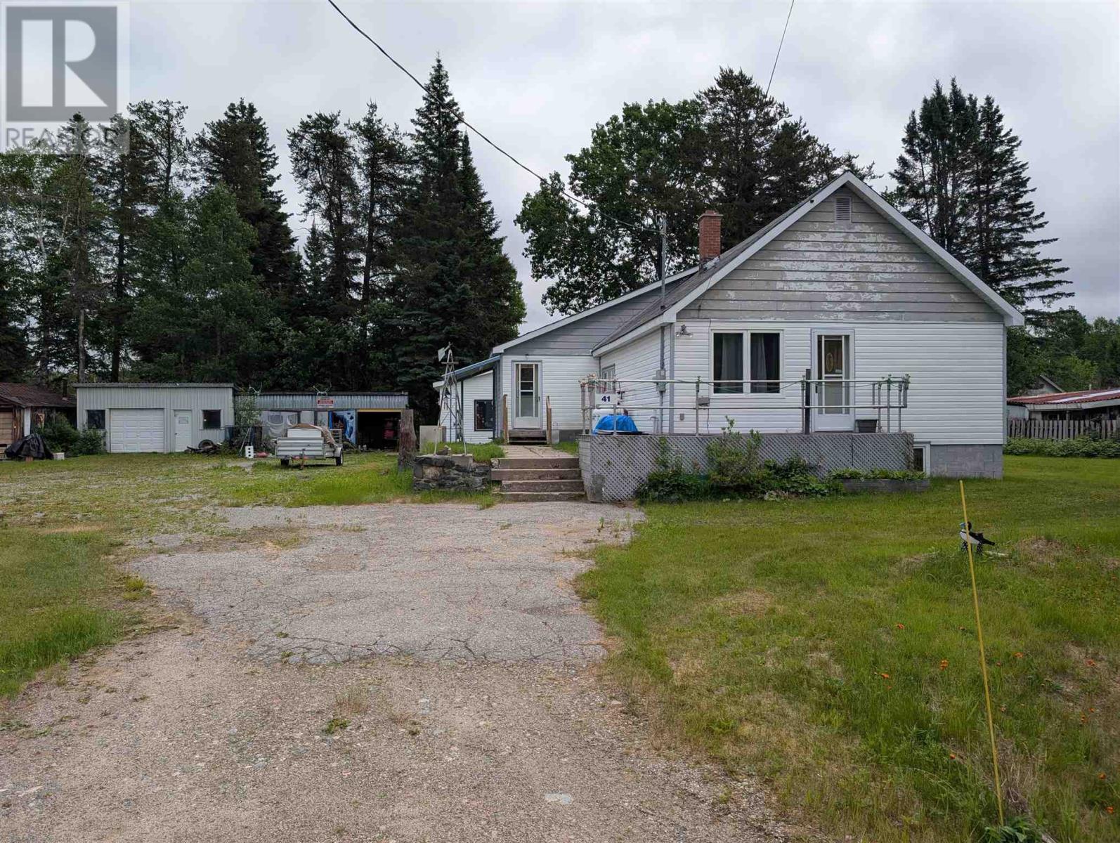 41 Queen St, Hawk Junction, Ontario  P0S 1G0 - Photo 1 - SM261703