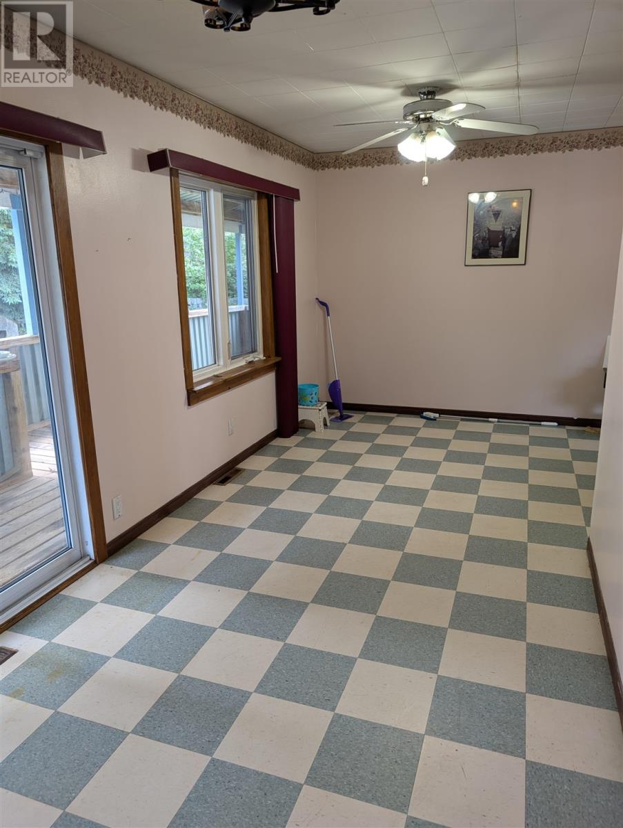 41 Queen St, Hawk Junction, Ontario  P0S 1G0 - Photo 11 - SM261703