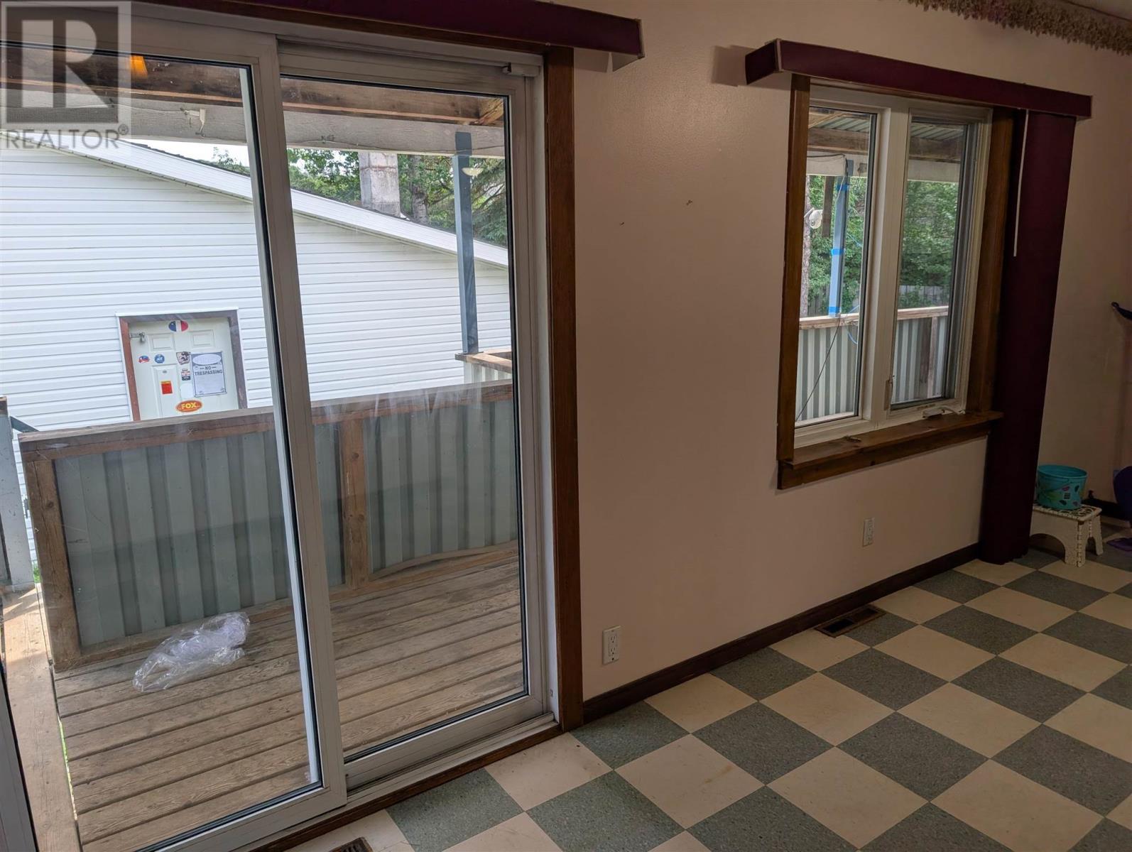 41 Queen St, Hawk Junction, Ontario  P0S 1G0 - Photo 13 - SM261703
