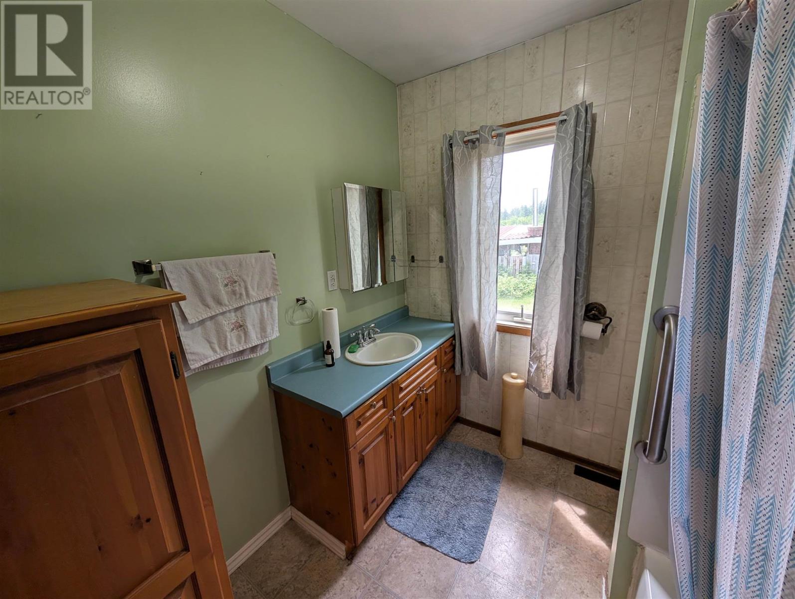 41 Queen St, Hawk Junction, Ontario  P0S 1G0 - Photo 18 - SM261703