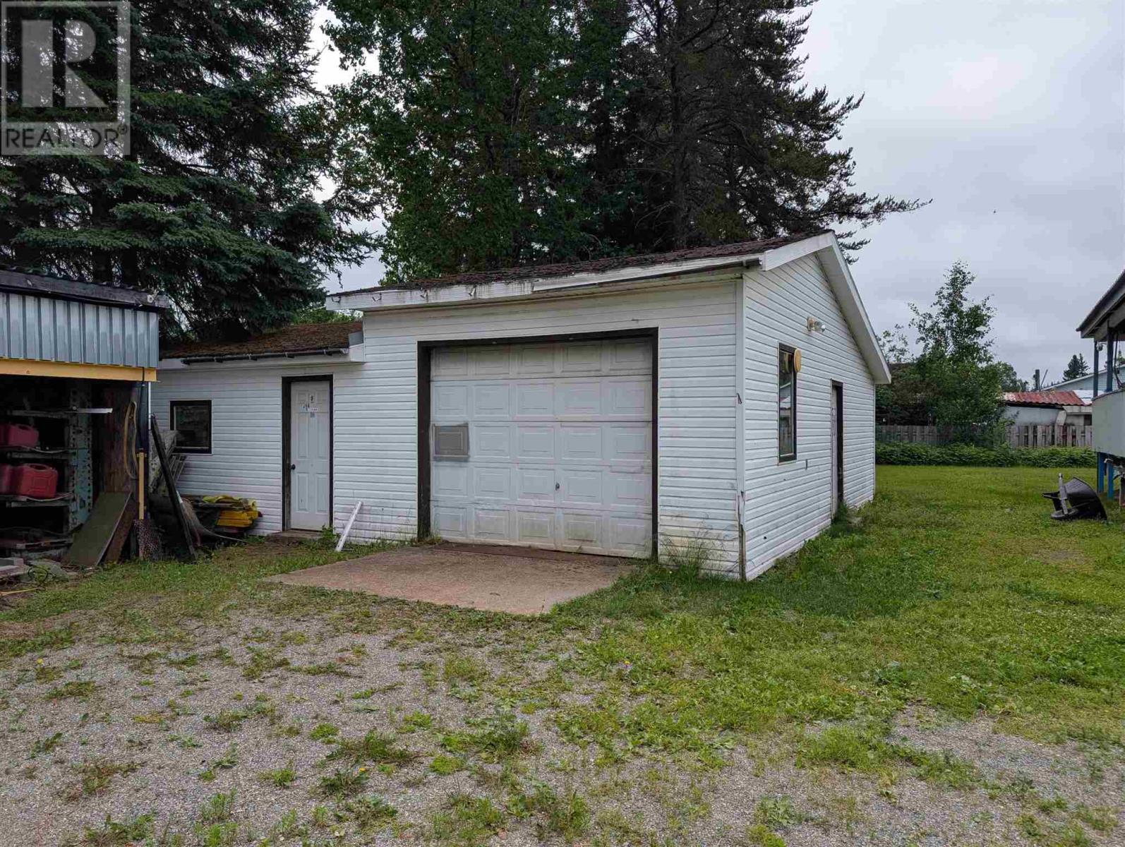 41 Queen St, Hawk Junction, Ontario  P0S 1G0 - Photo 32 - SM261703