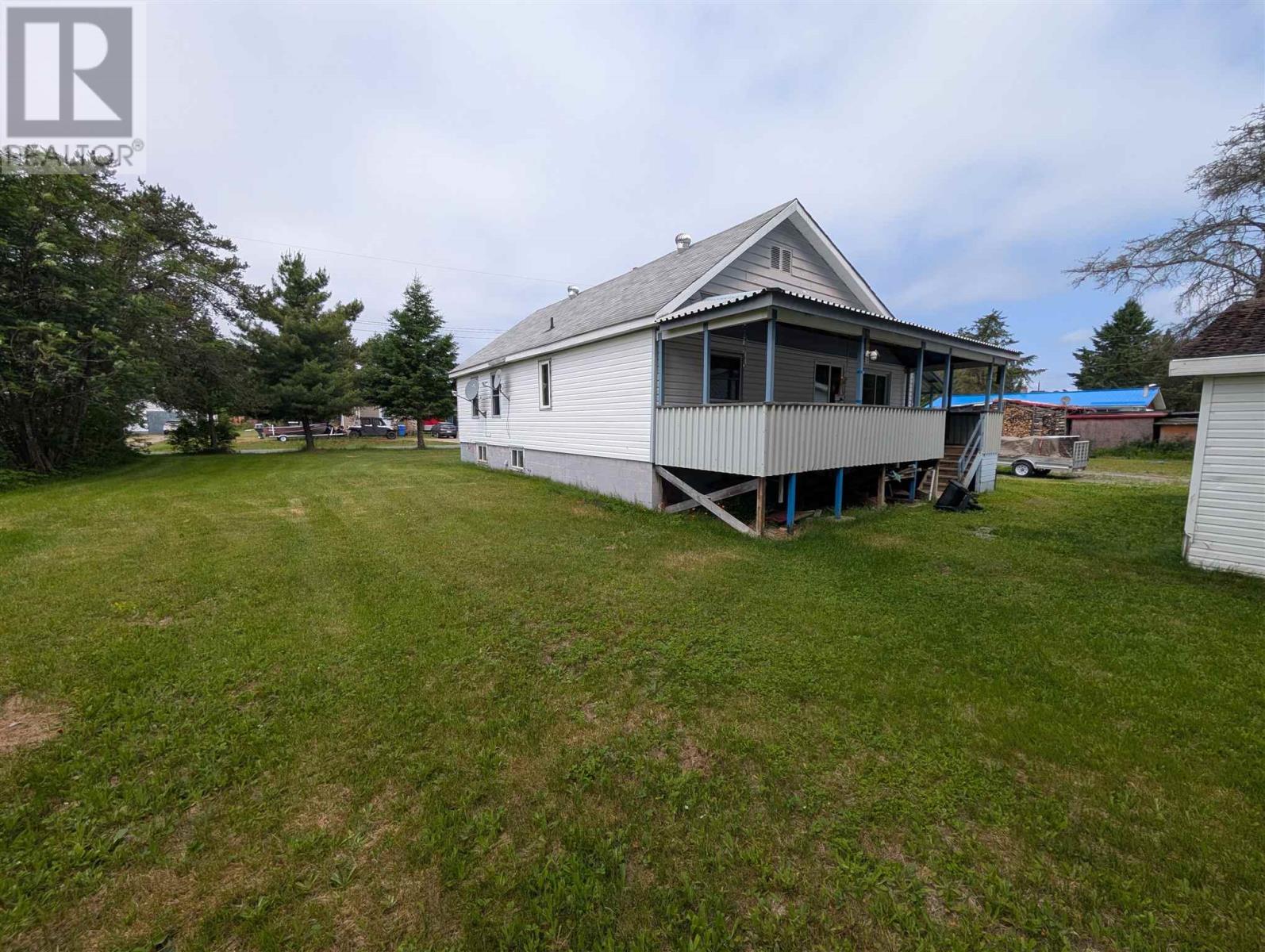 41 Queen St, Hawk Junction, Ontario  P0S 1G0 - Photo 5 - SM261703