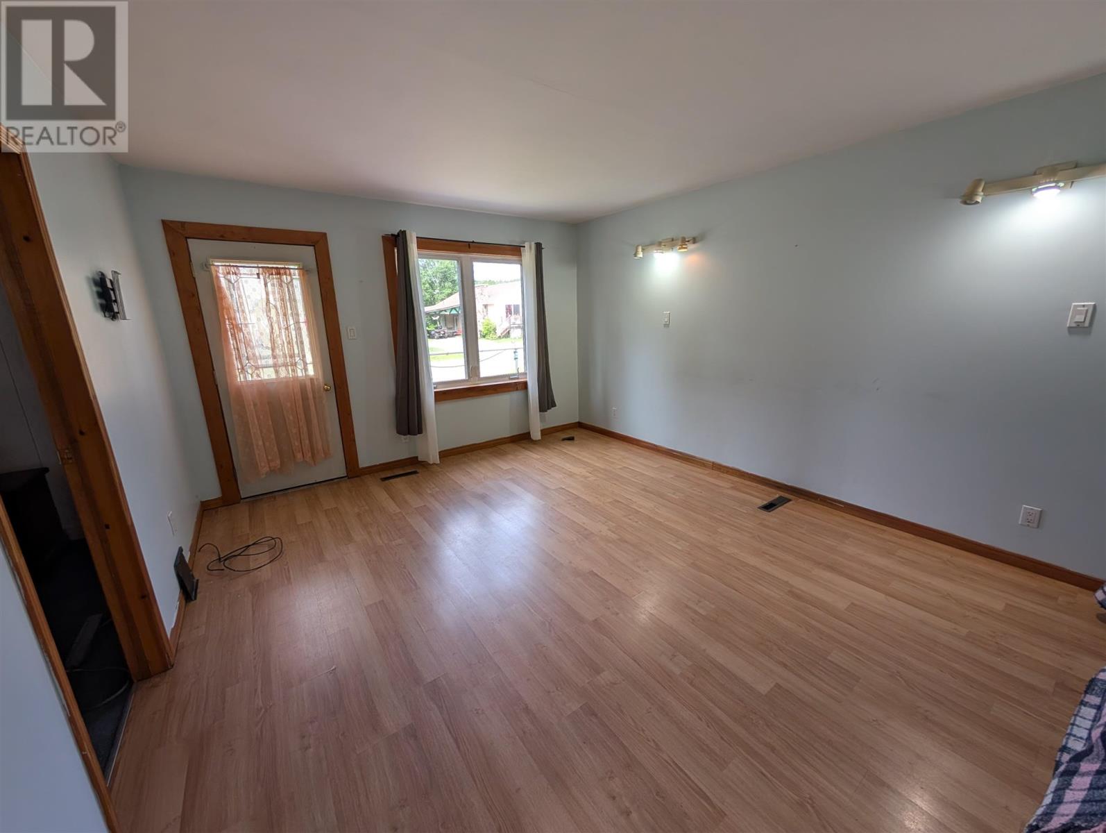 41 Queen St, Hawk Junction, Ontario  P0S 1G0 - Photo 7 - SM261703