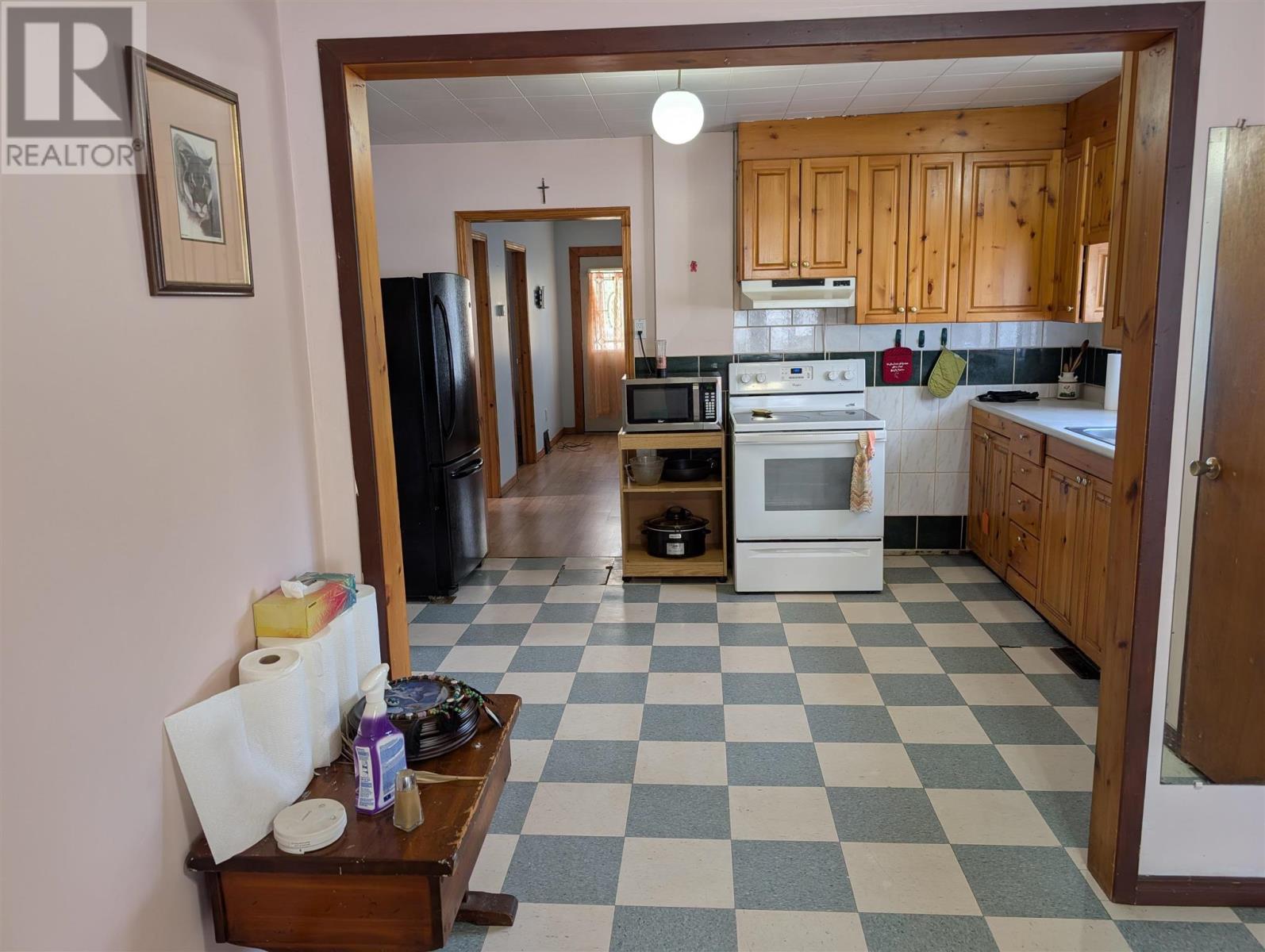41 Queen St, Hawk Junction, Ontario  P0S 1G0 - Photo 9 - SM261703