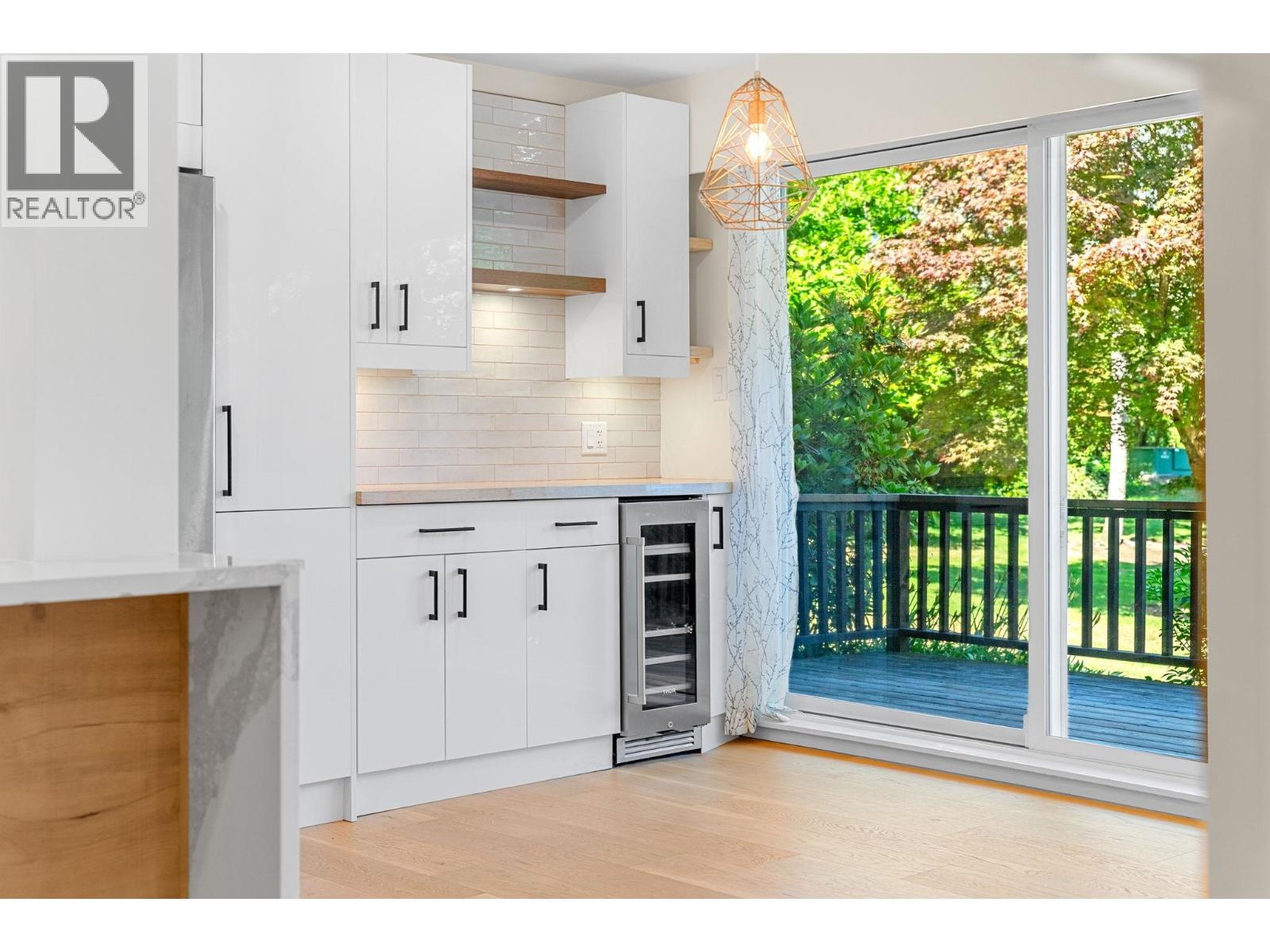 911 555 W 28th Street, North Vancouver, British Columbia  V7N 2J7 - Photo 14 - R3142367