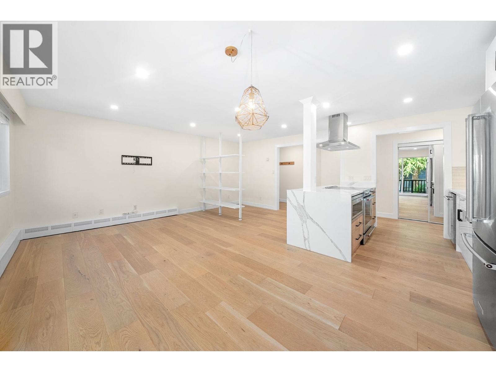911 555 W 28th Street, North Vancouver, British Columbia  V7N 2J7 - Photo 19 - R3142367