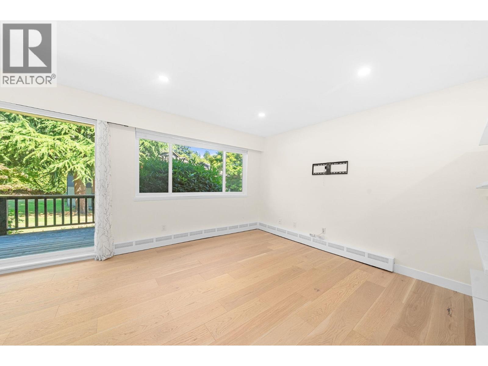 911 555 W 28th Street, North Vancouver, British Columbia  V7N 2J7 - Photo 21 - R3142367