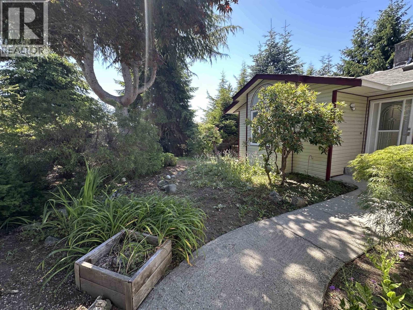 4987 LAUREL AVENUE, Sechelt, British Columbia