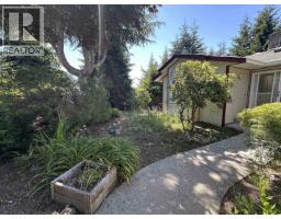 4987 LAUREL AVENUE, Sechelt, British Columbia