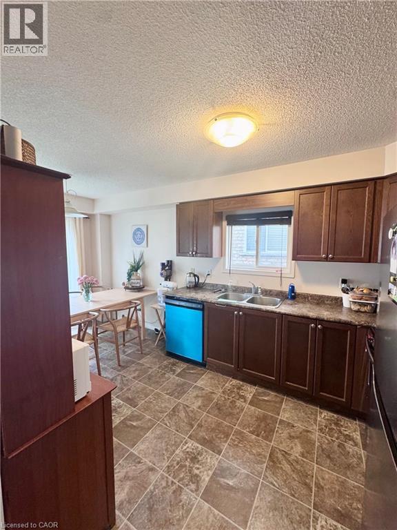 452 Beaumont Crescent, Kitchener, Ontario N2A 0C4 - Photo 2 - 40844832