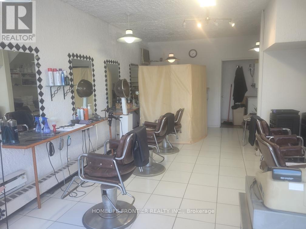 298 Main Street, Toronto, Ontario  M4C 1L4 - Photo 4 - E13518632