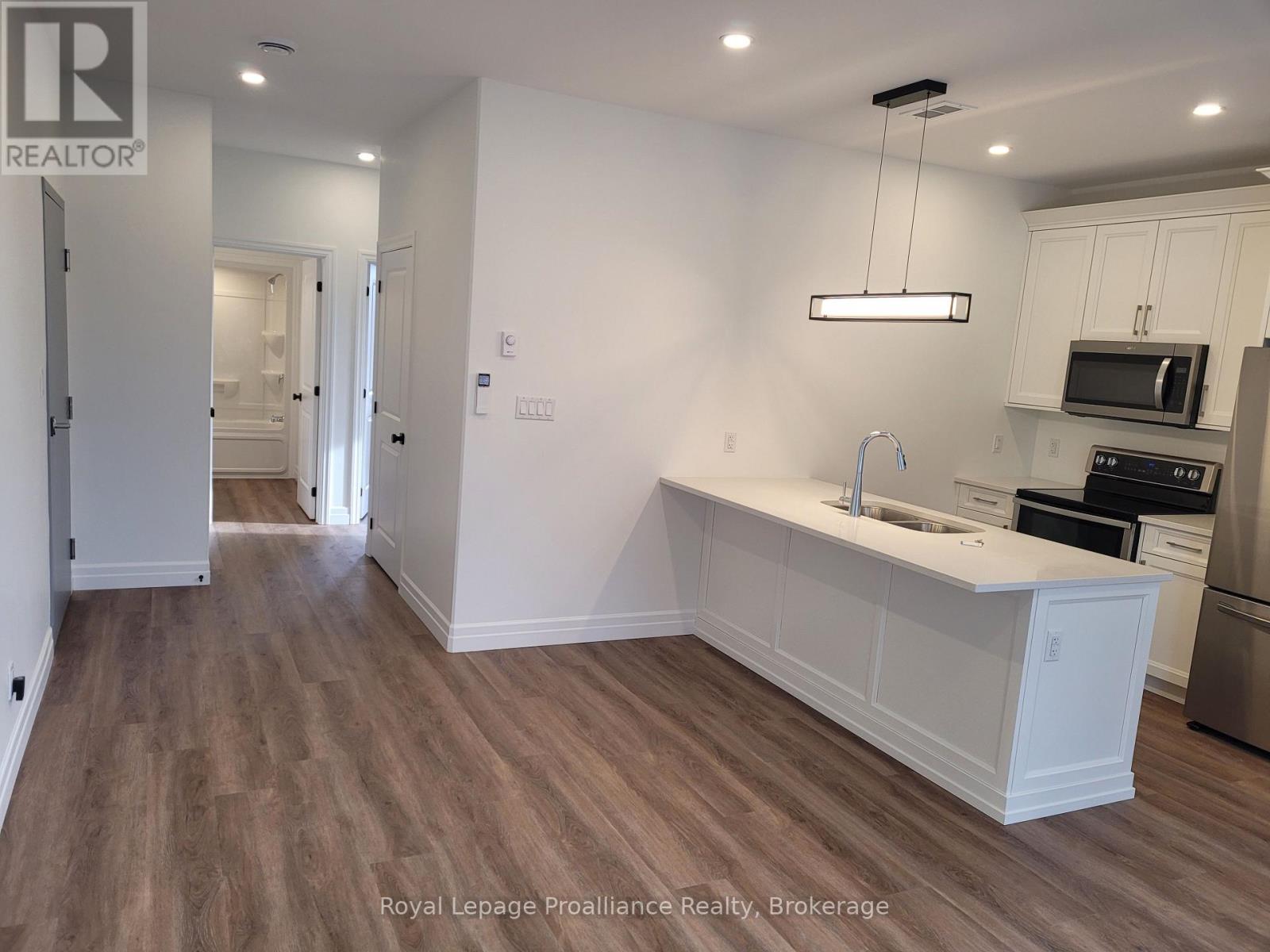 4 - 15 BAY STREET