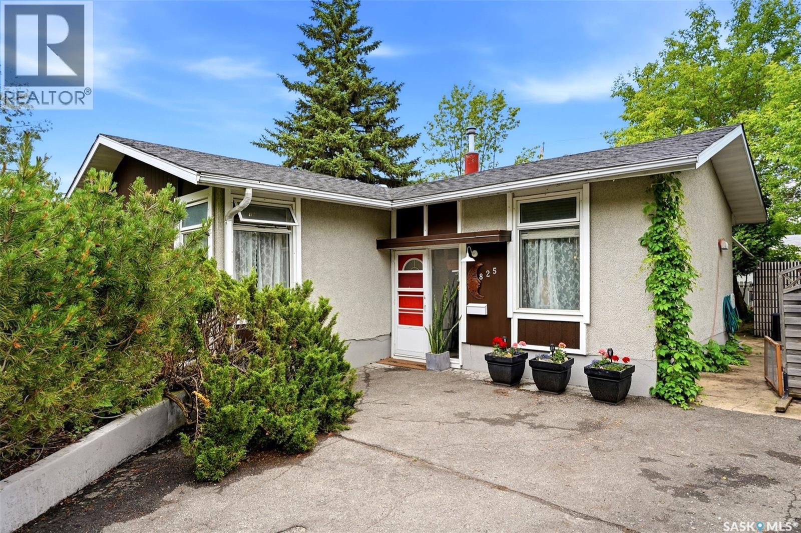 825 Shannon Road, Regina, Saskatchewan  S4S 5K1 - Photo 2 - SK041291