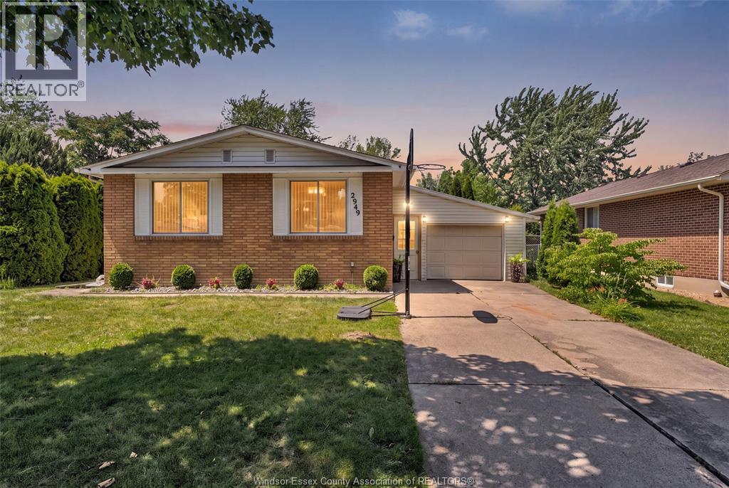 2949 BRIMLEY DRIVE, Windsor, Ontario