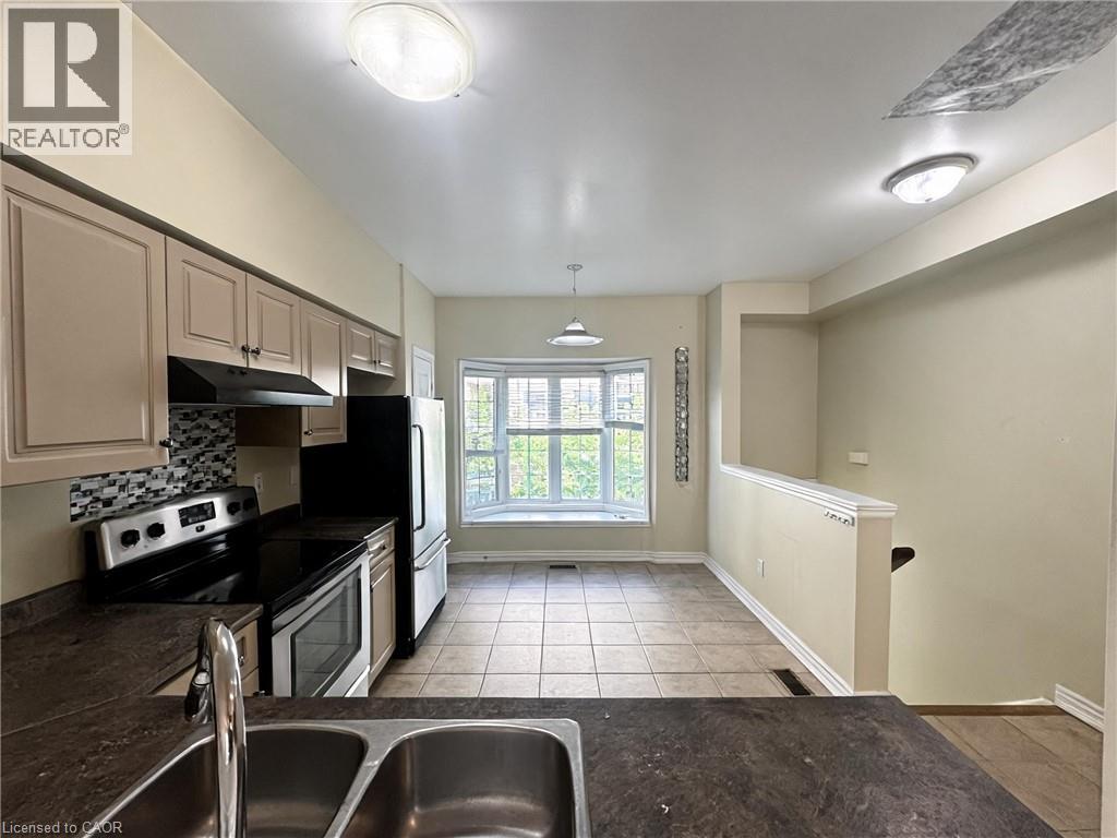 690 Summers Common, Burlington, Ontario  L7L 0A5 - Photo 2 - 40839649