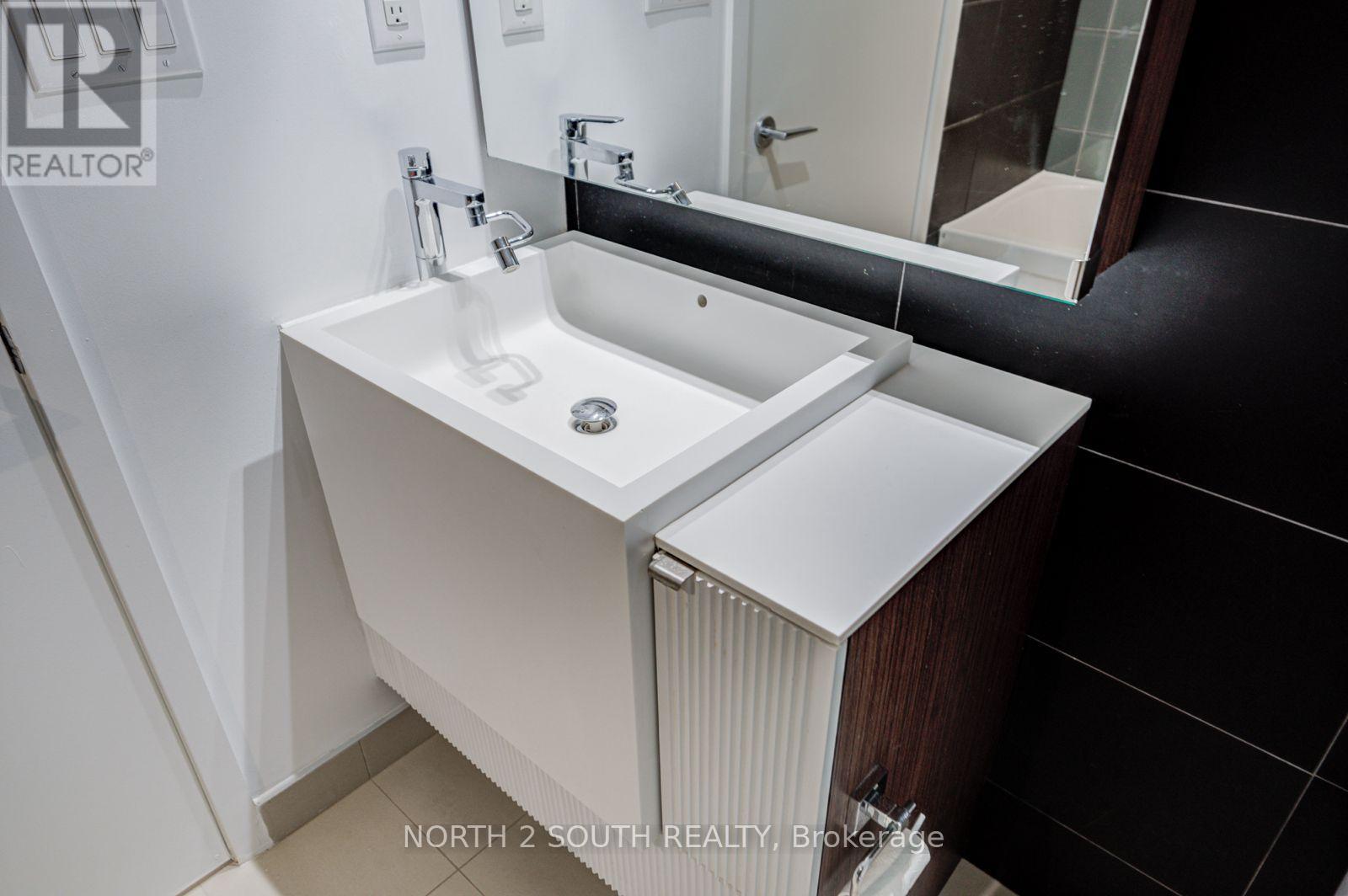 Ph11 - 21 Iceboat Terrace, Toronto, Ontario  M5V 4A9 - Photo 27 - C13520176