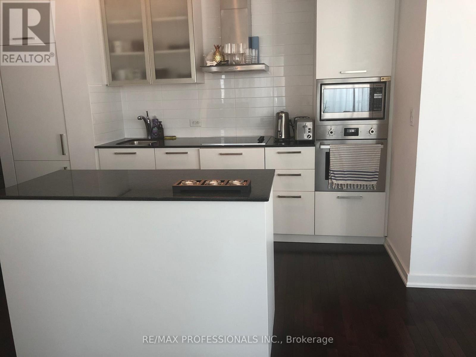 402 - 12 York Street, Toronto, Ontario M5J 2Z2 - Photo 3 - C13520286