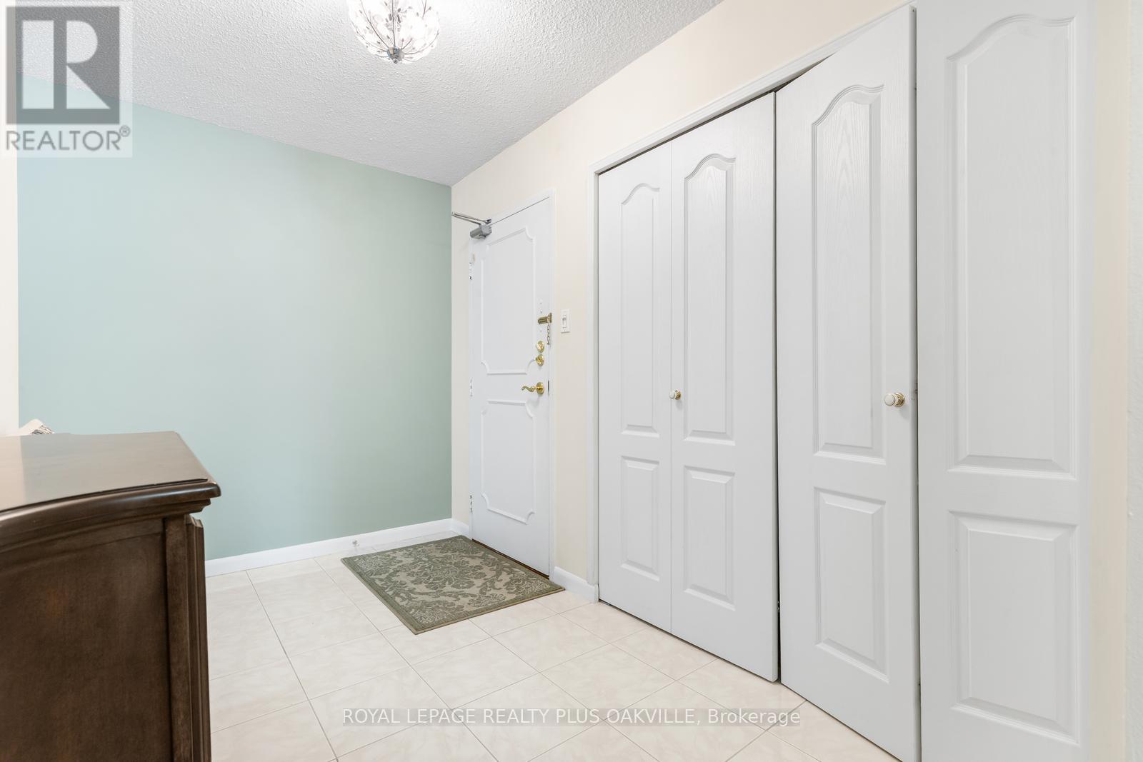 102 - 2175 Marine Drive, Oakville, Ontario  L6L 5L5 - Photo 3 - W13520110