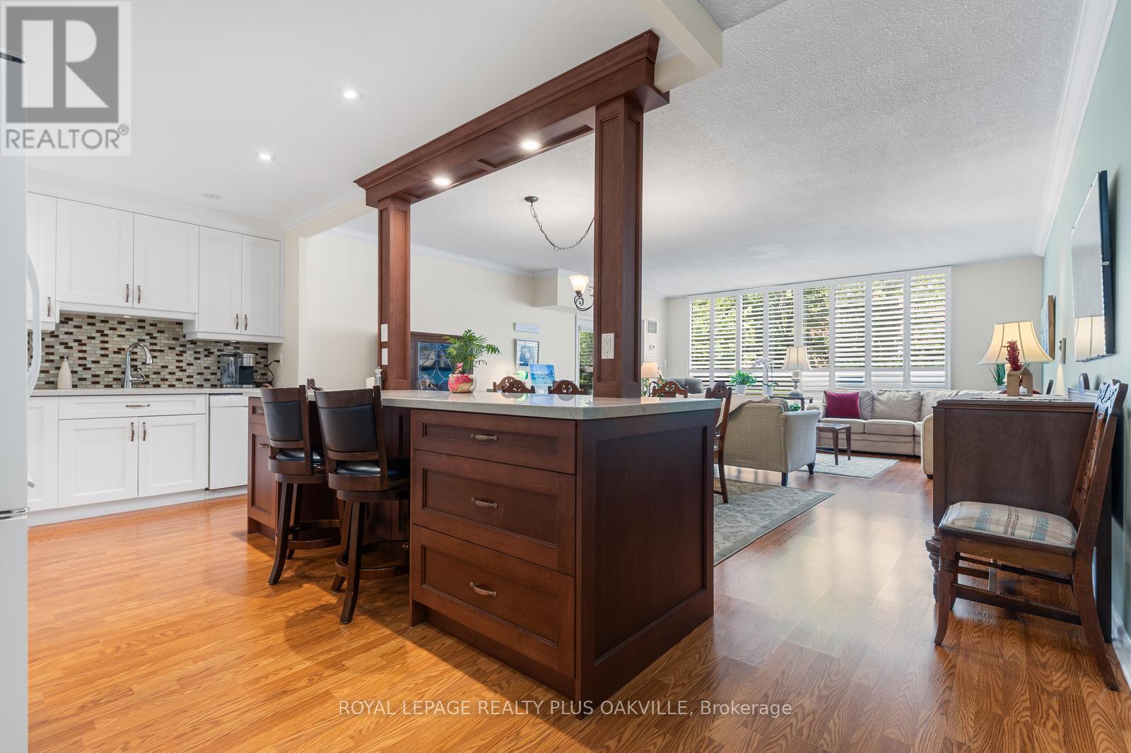 102 - 2175 Marine Drive, Oakville, Ontario  L6L 5L5 - Photo 4 - W13520110