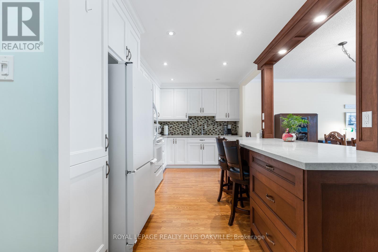 102 - 2175 Marine Drive, Oakville, Ontario  L6L 5L5 - Photo 5 - W13520110